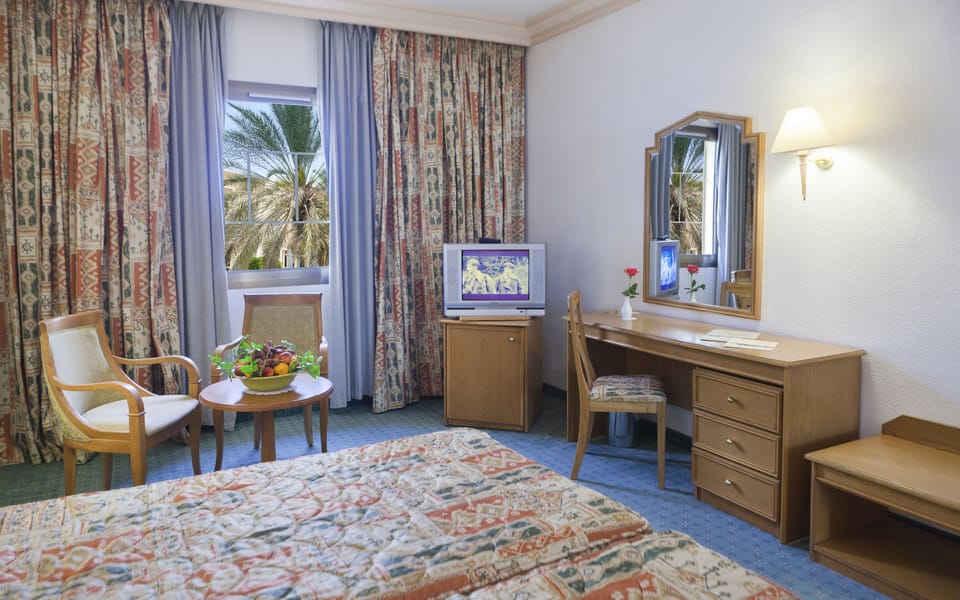 Minibar, in-room safe, blackout drapes, bed sheets