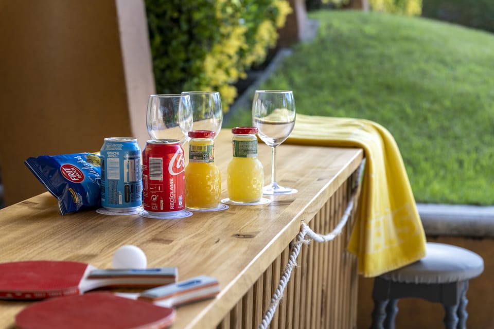 Poolside bar