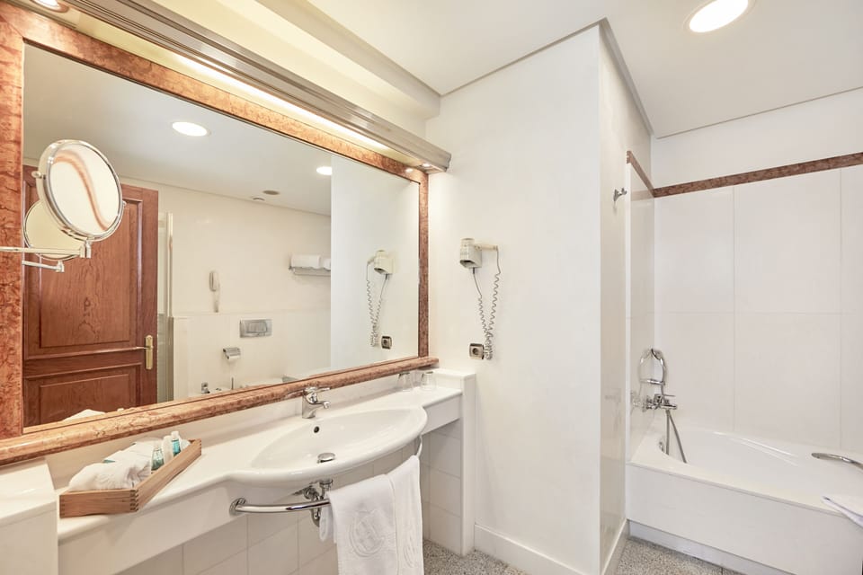 Deep soaking tub, hair dryer, towels, soap