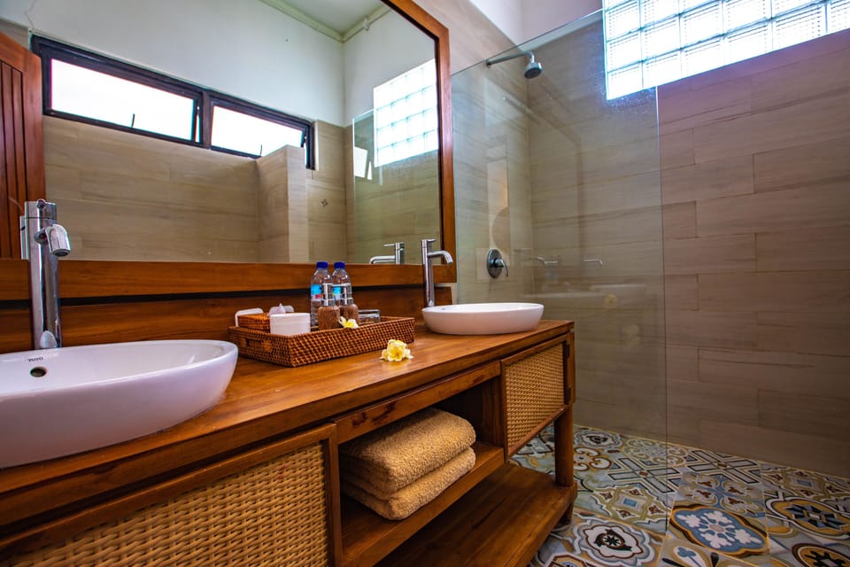 Shower, free toiletries, hair dryer (on request), towels