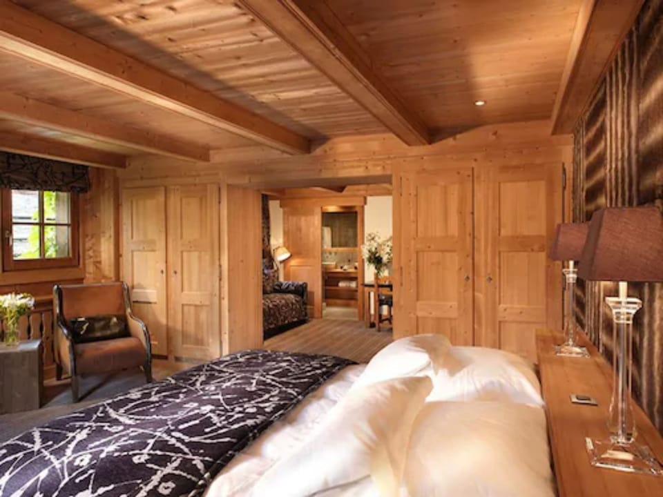 Junior Suite | Premium bedding, minibar, in-room safe, individually decorated