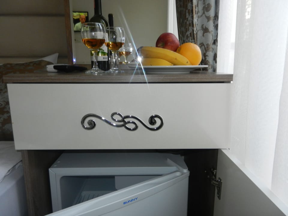 Double Room, City View | Mini-refrigerator