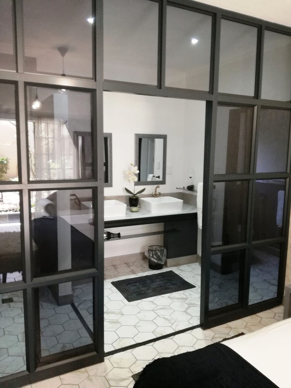Supreme Queen | Bathroom | Shower, rainfall showerhead, free toiletries, hair dryer