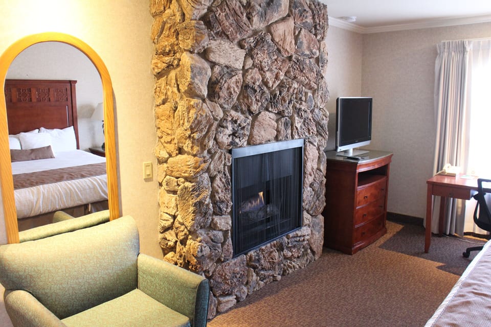 In-room safe, desk, iron/ironing board, free WiFi