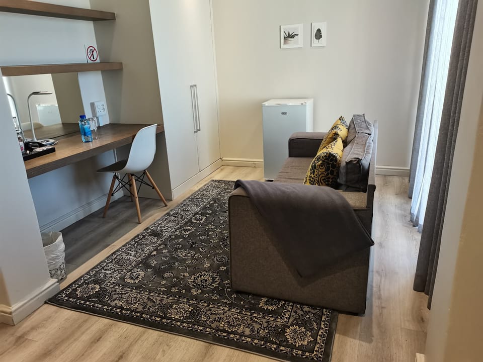 Family Room | 1 bedroom, in-room safe, laptop workspace, free WiFi
