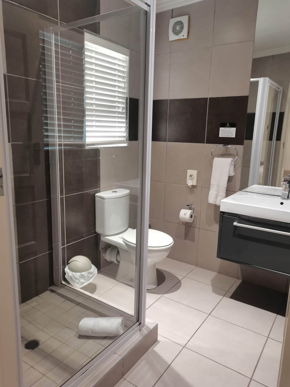 Sea Facing Luxury Rooms  | Bathroom | Shower, towels