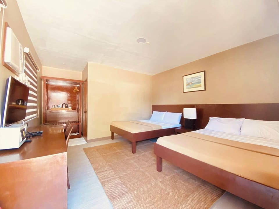 Family Quadruple Room | Desk, laptop workspace, free WiFi, bed sheets