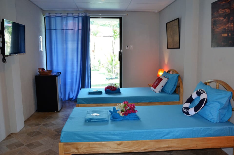 Standard Twin Room | Minibar, in-room safe, free WiFi, bed sheets