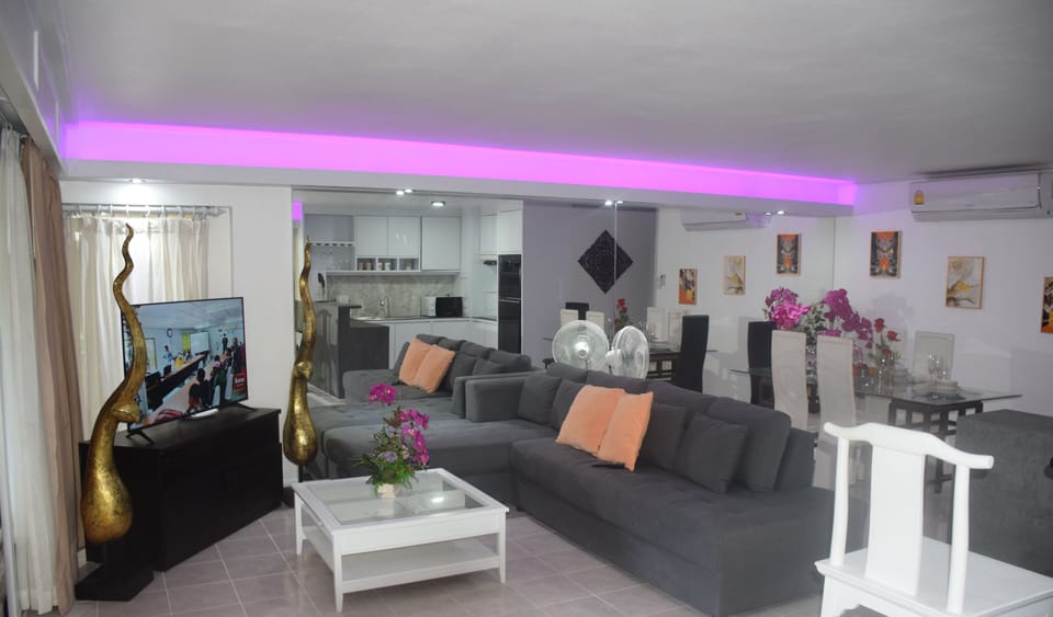 2 Bedrooms Apartment | Living area | Flat-screen TV
