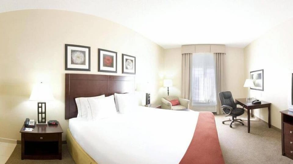 In-room safe, desk, iron/ironing board, free cribs/infant beds