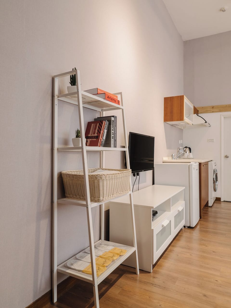 Signature Twin Room, 2 Double Beds | Living area | 32-inch LED TV with cable channels, TV