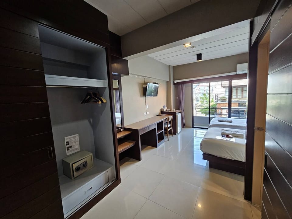 Superior Twin Bed | Desk, laptop workspace, WiFi (free), bed sheets