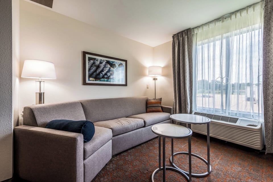 Premium bedding, in-room safe, desk, soundproofing