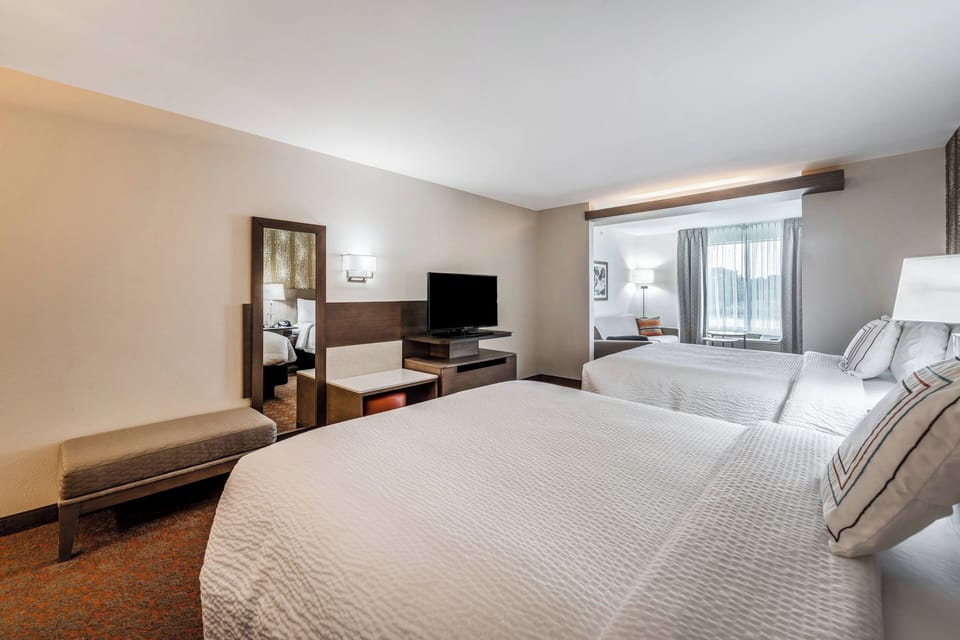 Premium bedding, in-room safe, desk, soundproofing
