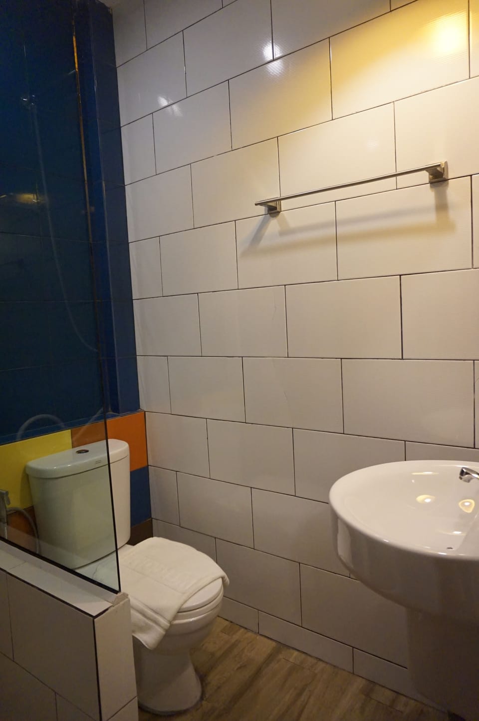 Shower, free toiletries, hair dryer, bidet