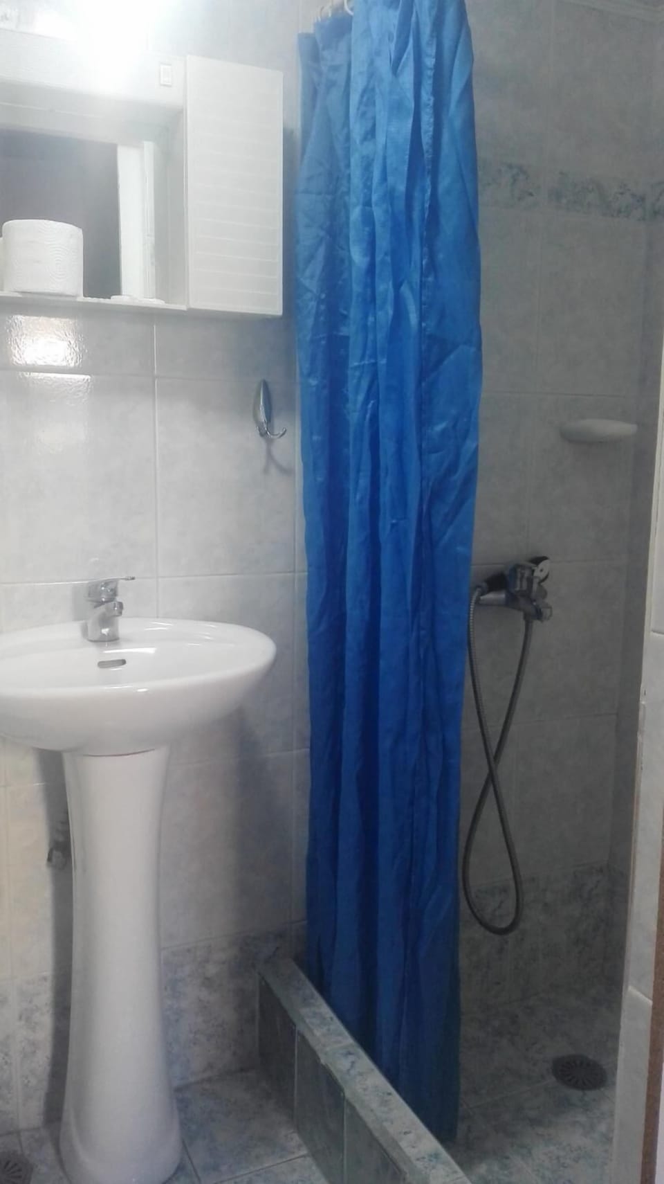 Shower, towels