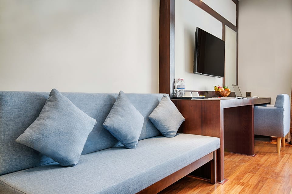 Deluxe Twin Room - Free 01 Vietnamese Pan Bread for Stays 2+ Nights | Minibar, in-room safe, desk, laptop workspace