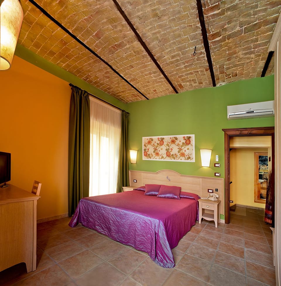 Double Room | Minibar, desk, blackout drapes, rollaway beds (surcharge)