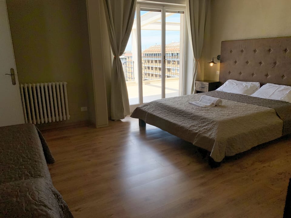Panoramic Triple Room (Piazza Mazzini, 56) | Bathroom | Hair dryer, bidet, towels