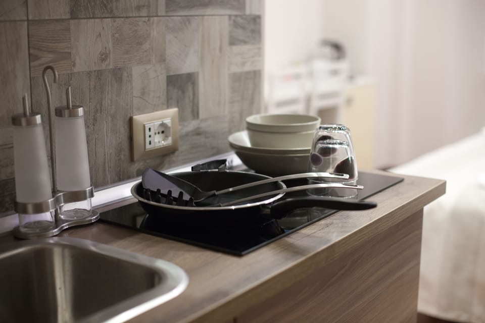 Studio (Coliseum view) | Private kitchen | Coffee/tea maker, electric kettle