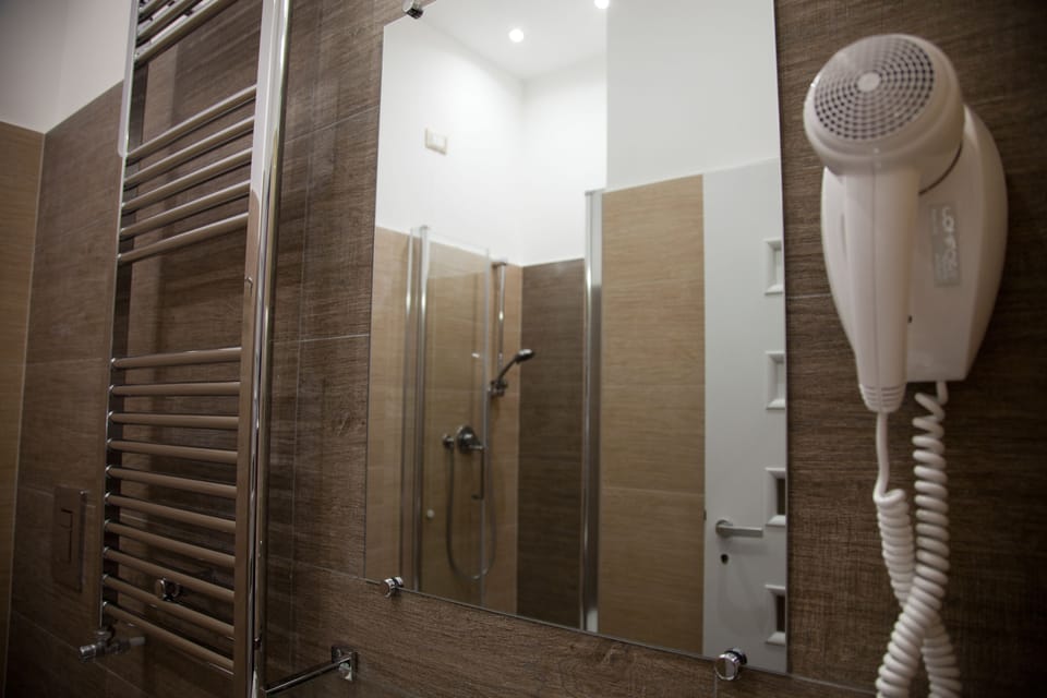 Shower, free toiletries, hair dryer, bidet