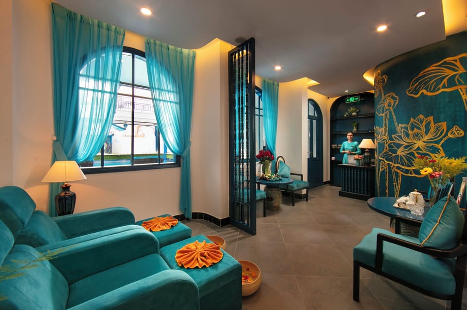 Couples treatment rooms, sauna, steam room, body treatments