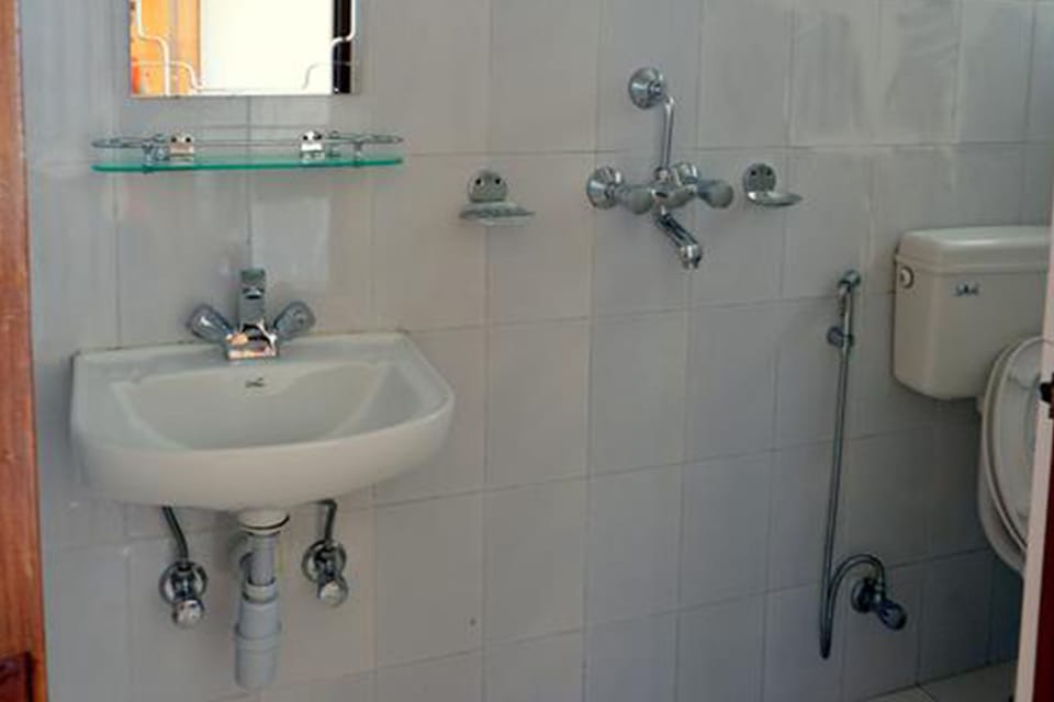 Deluxe Double Room | Bathroom | Shower, designer toiletries, hair dryer, slippers