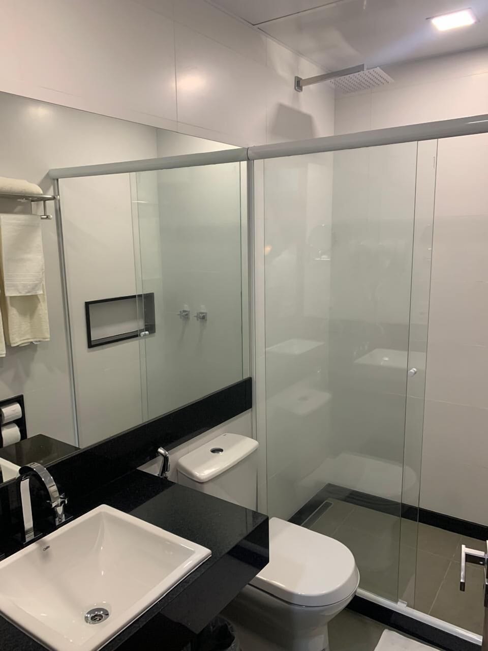 Standard Quadruple Room | Bathroom | Shower, free toiletries, hair dryer, towels