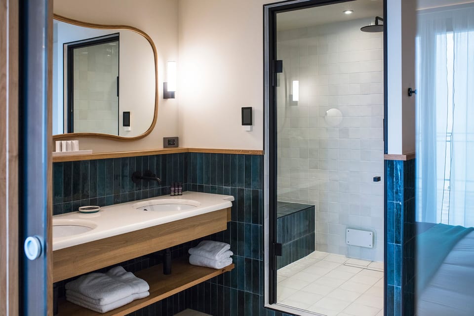 Suite, Terrace (with hammam) | Bathroom | Rainfall showerhead, designer toiletries, hair dryer, bathrobes