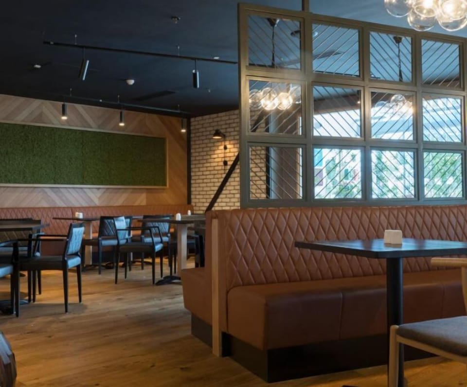 Breakfast and dinner served