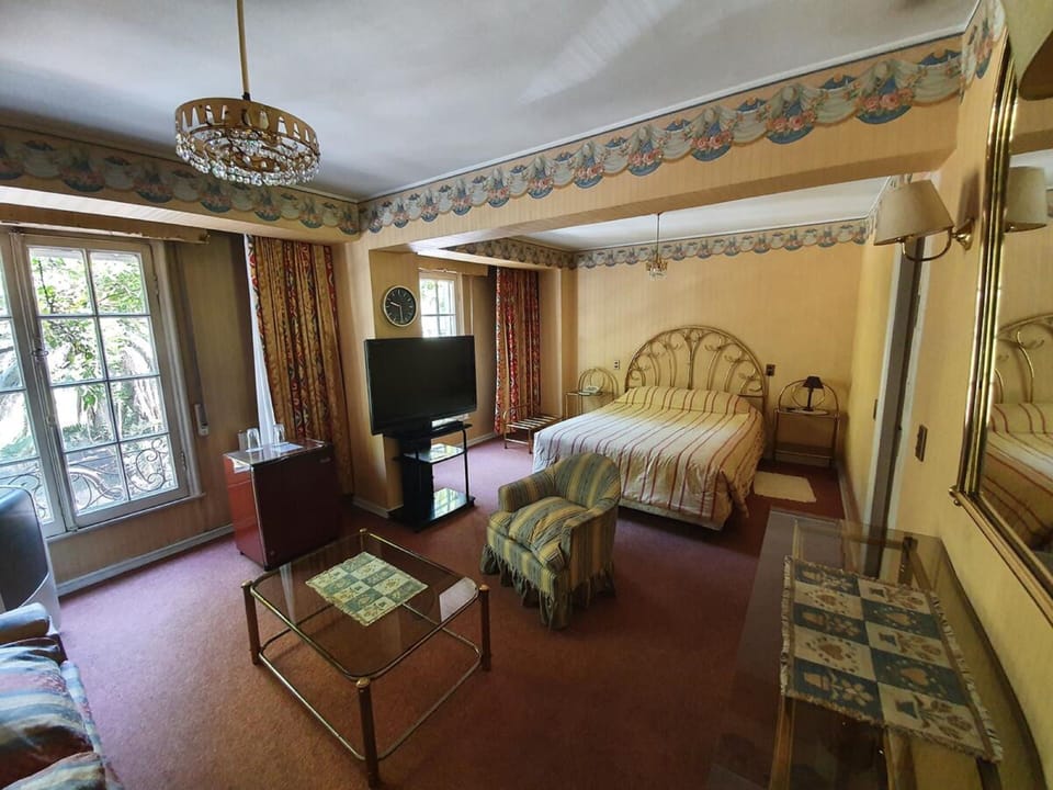 Minibar, desk, free WiFi, bed sheets