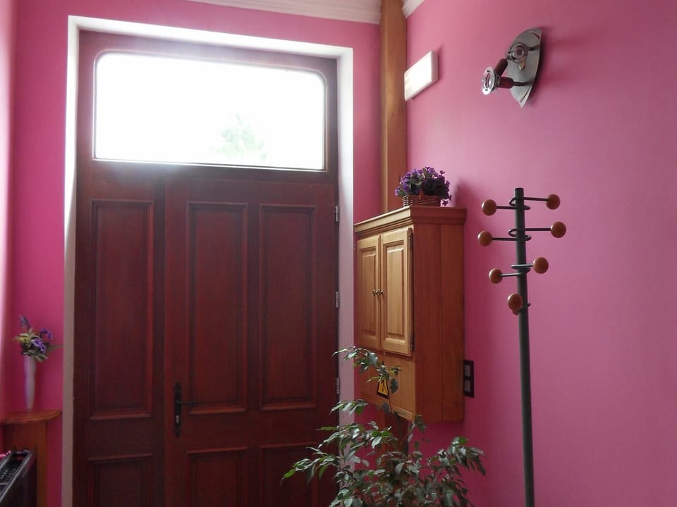 Entrance / Reception