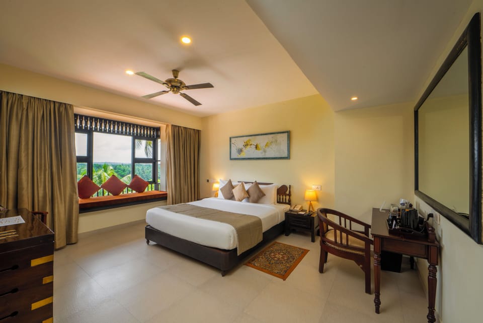 Luxury Suite, River View | 1 bedroom, minibar, in-room safe, desk