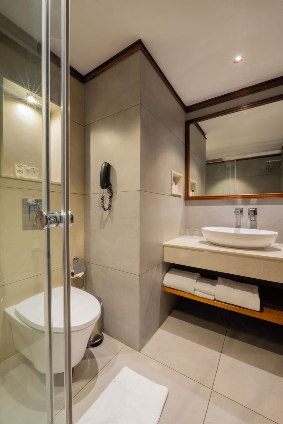 Standard Room (Including Free wifi) | Bathroom | Shower, hair dryer, bathrobes, slippers
