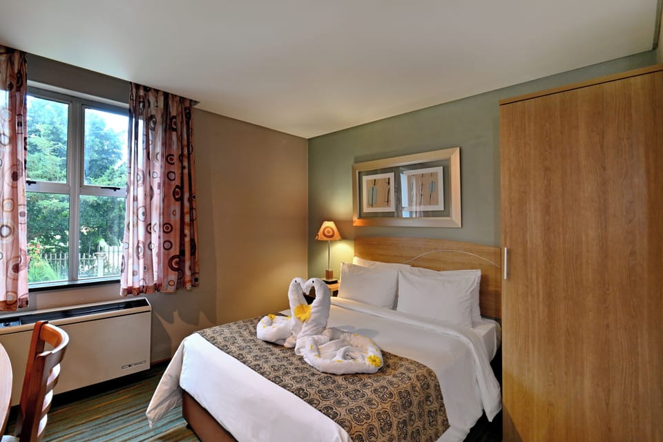 In-room safe, desk, free WiFi, bed sheets