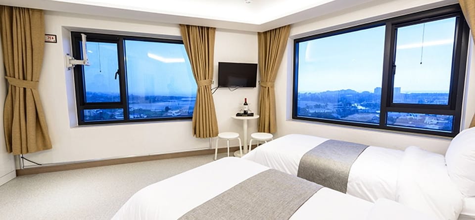 Deluxe Twin_Seaview | Blackout drapes, soundproofing, iron/ironing board, free WiFi