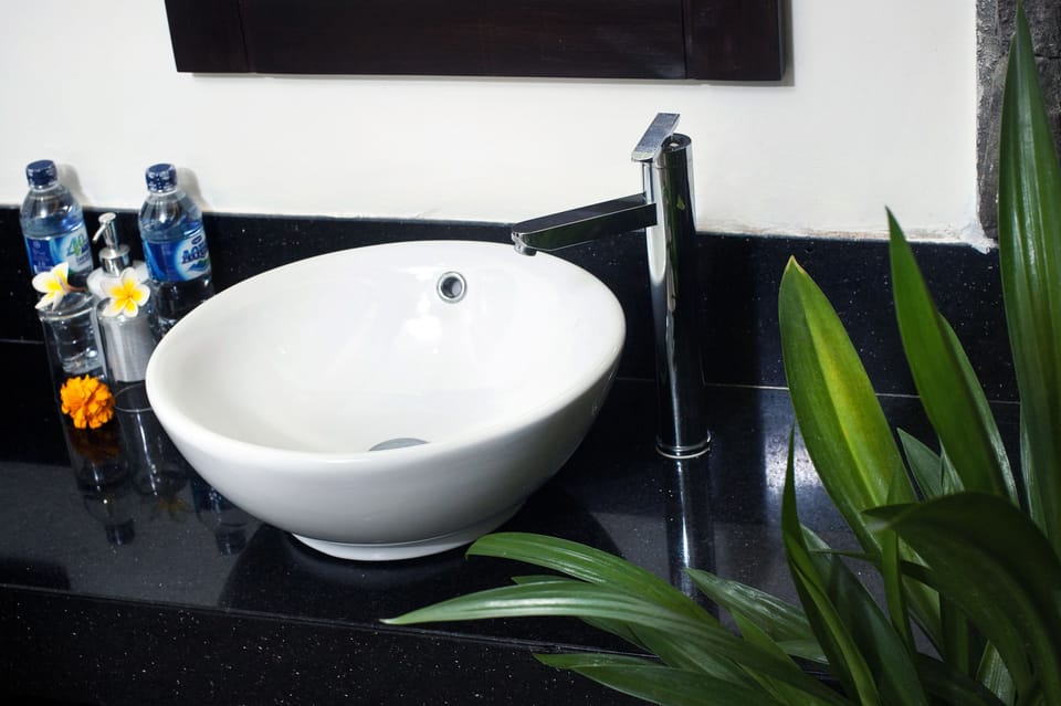 Bathroom sink