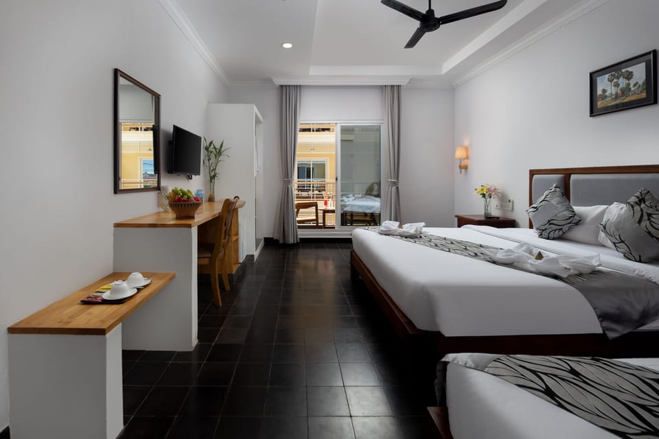 Family Suite, 1 Bedroom, Balcony, Pool View | Premium bedding, memory foam beds, minibar, in-room safe