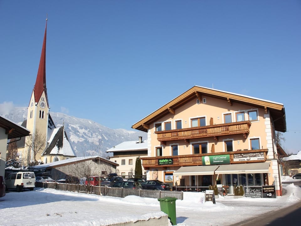 Holiday Home Exterior [winter]