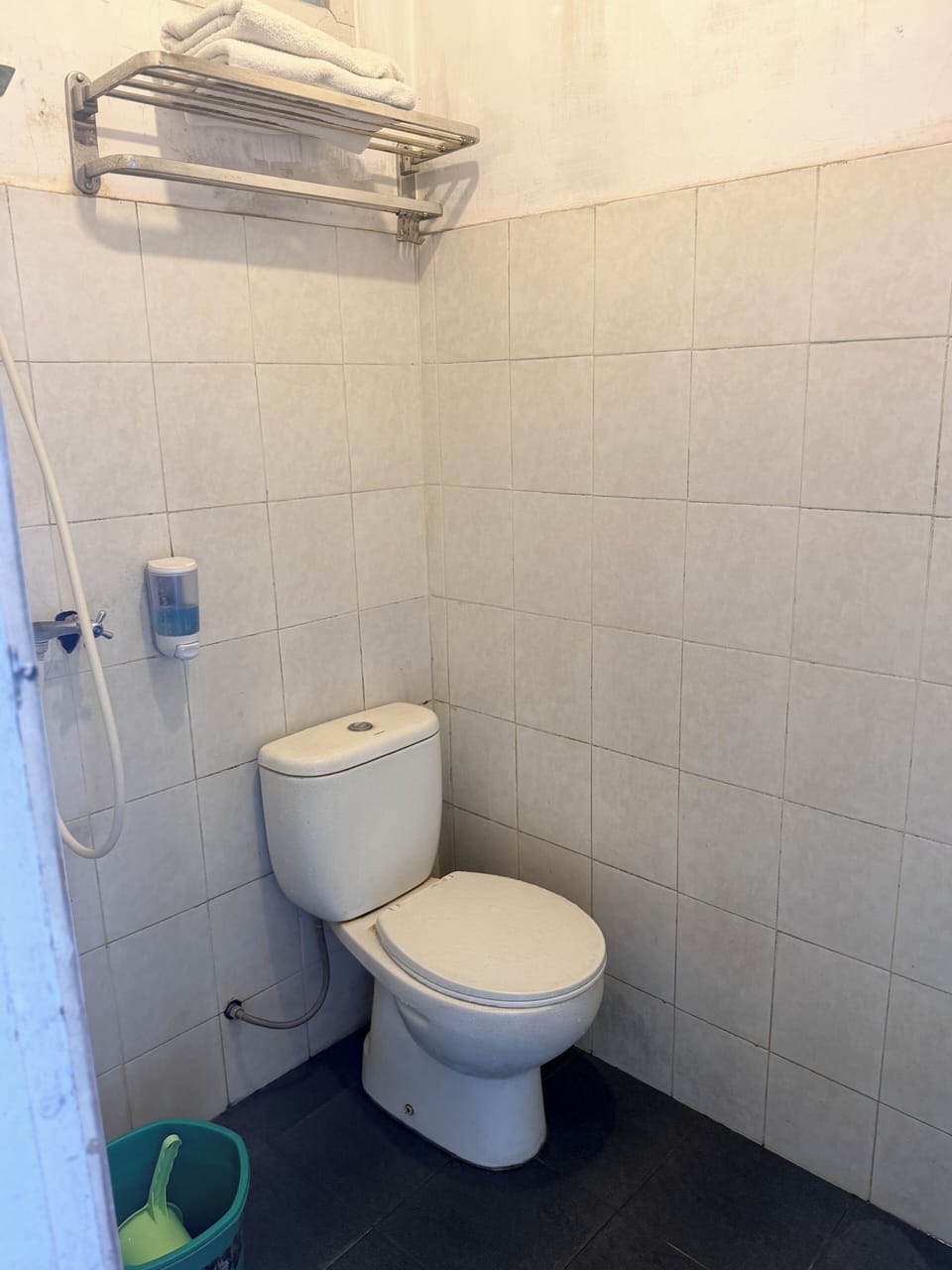 Standard Room | Bathroom | Shower, free toiletries