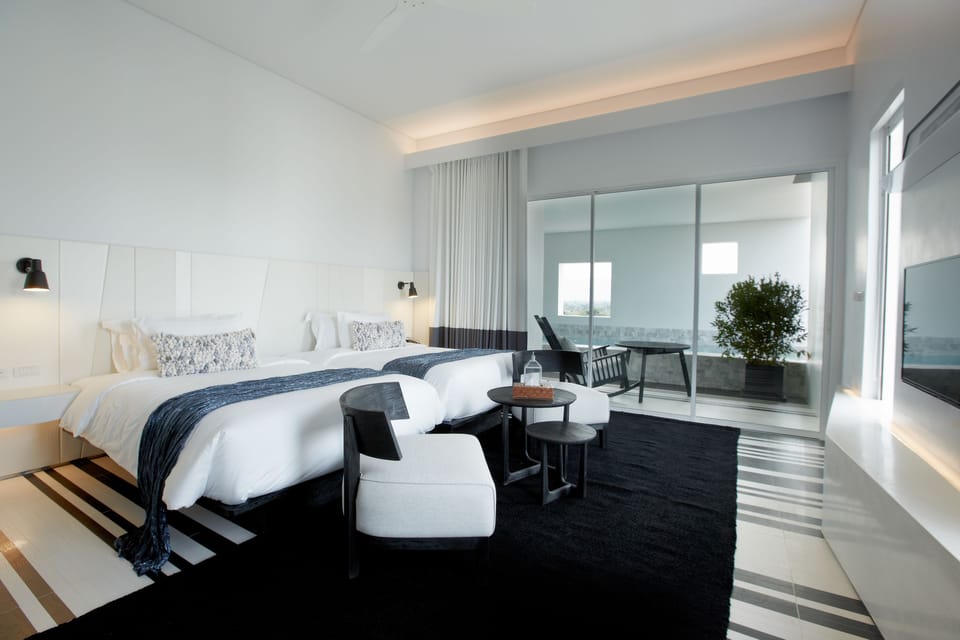 Family Pool Suite with Slider | Garden view