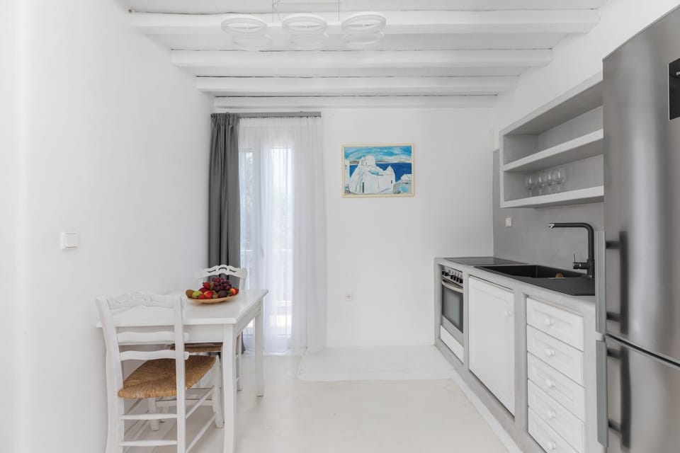 Maisonette House, Sea View | In-room safe, desk, free WiFi, bed sheets