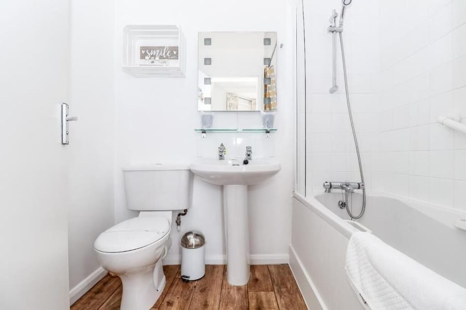 Superior Double Room, 1 Bedroom, Balcony, Sea View | Bathroom | Combined shower/tub, free toiletries, hair dryer, towels