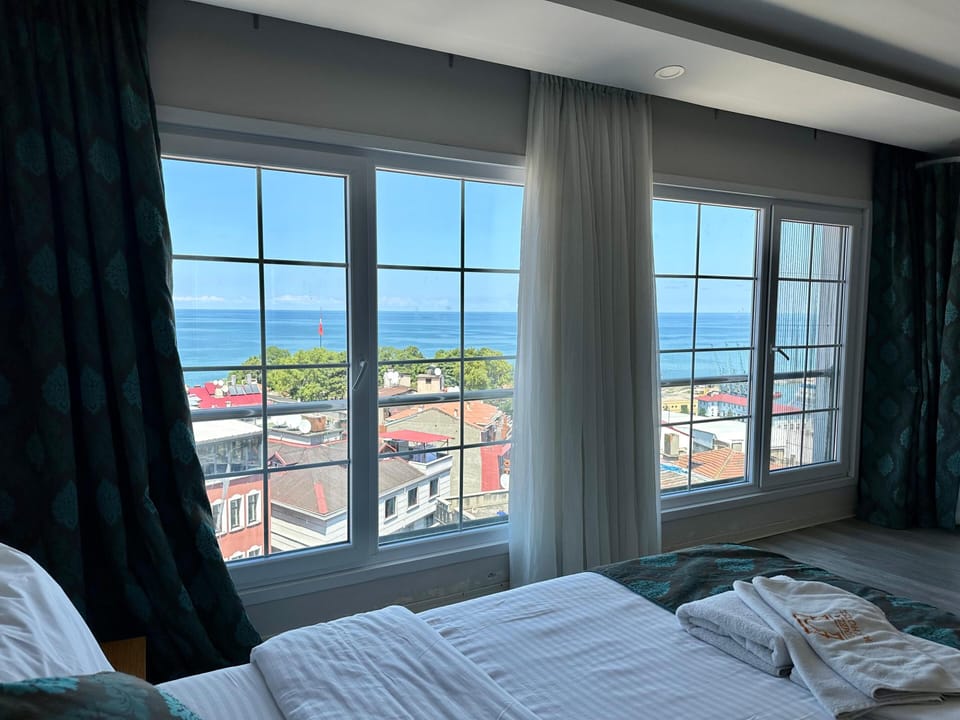 Royal Suite (King) | Minibar, blackout drapes, soundproofing, free WiFi