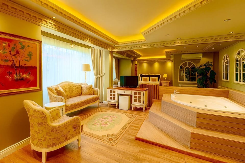 Deluxe Room, 1 Queen Bed | In-room safe, desk, soundproofing, iron/ironing board