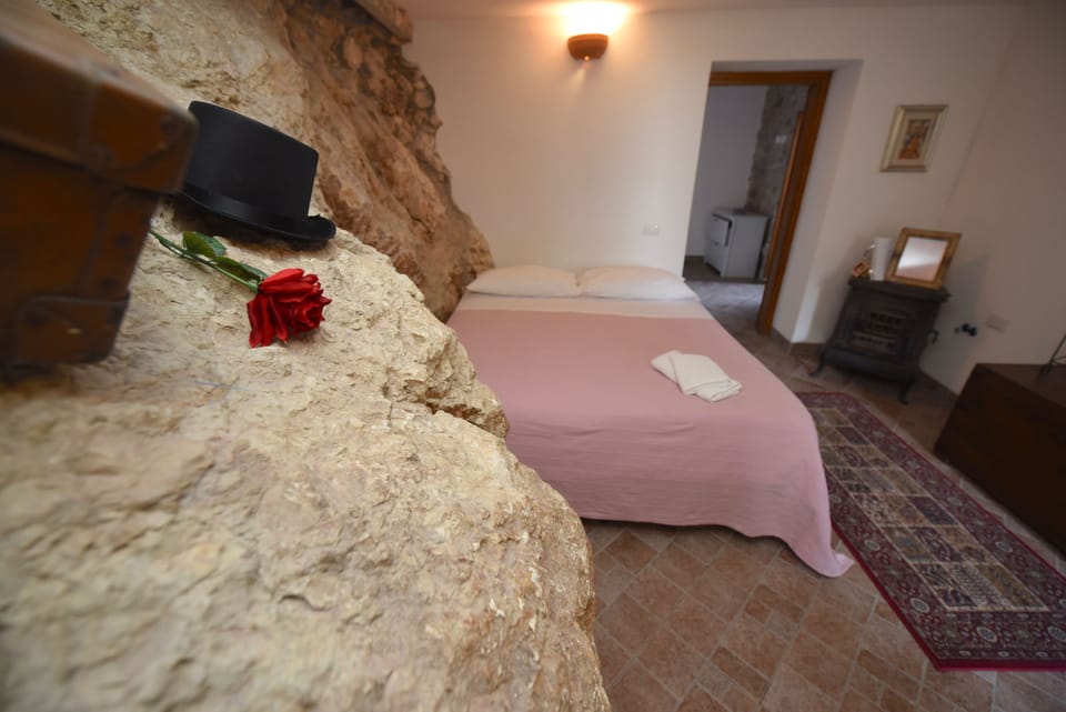 Triple Room | 1 bedroom, desk, free WiFi, bed sheets