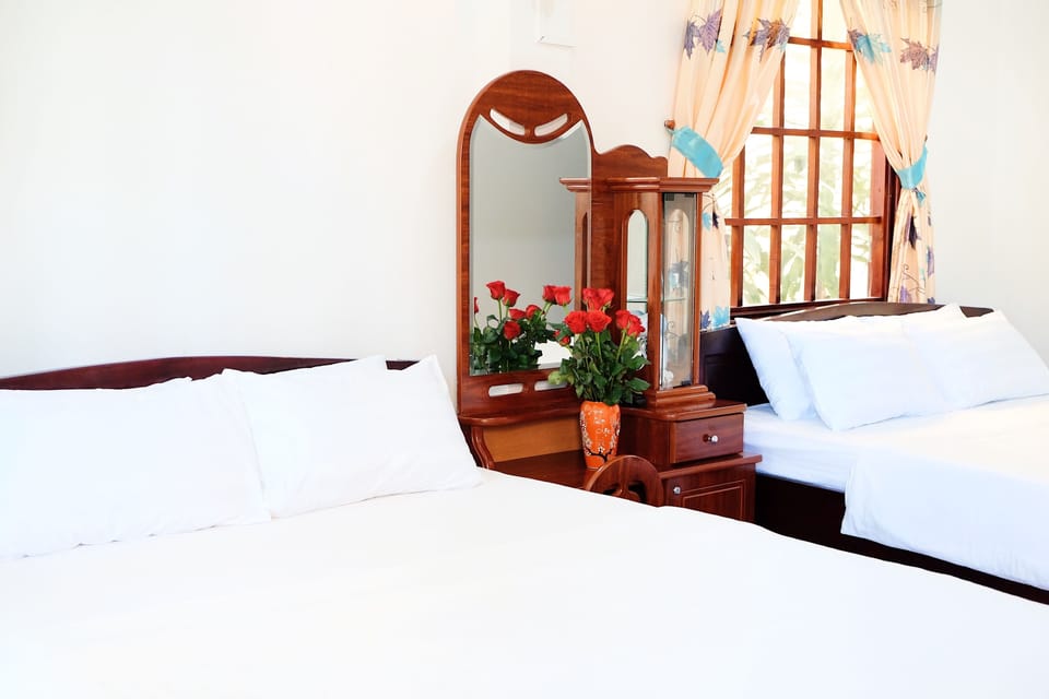 Bungalow, 2 Twin Beds | In-room safe, desk, blackout drapes, free WiFi
