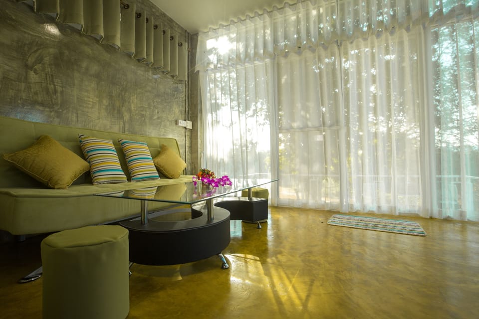 1 Bedroom Suite | Living area