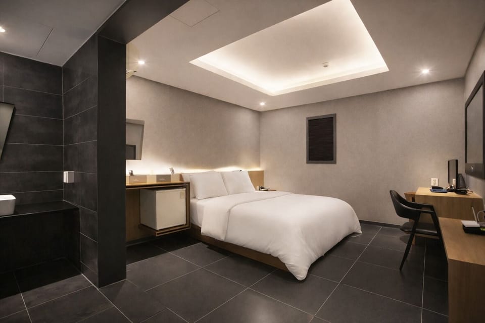 Standard Double Room | Premium bedding, desk, free WiFi