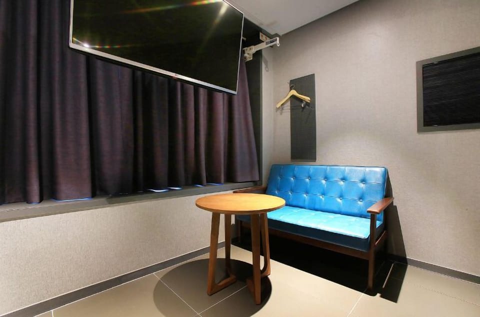 Luxury Studio Suite | In-room dining